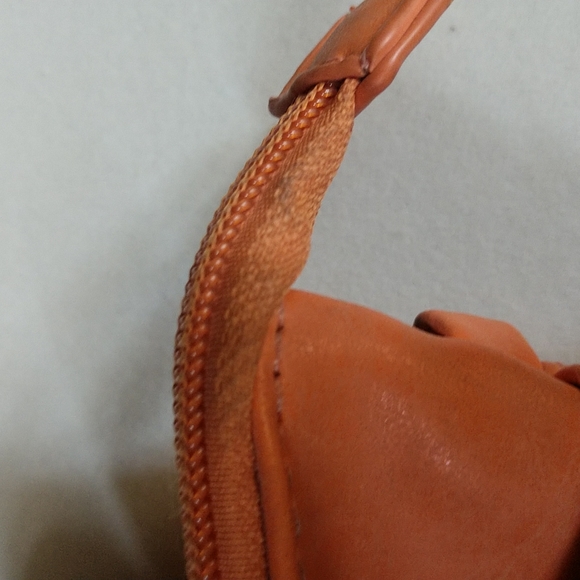 Cute VEGAN Leather Cross Body/Wristlet Minibag - Picture 8 of 9